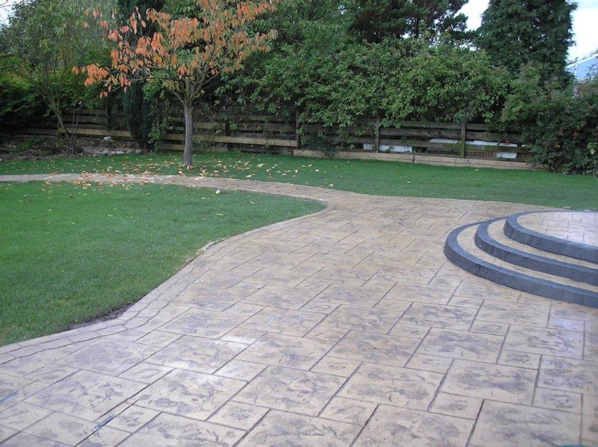 Driveway image 2