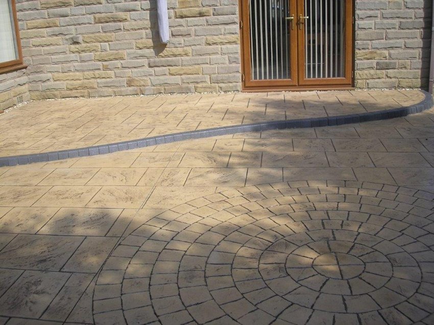 Driveway image 14