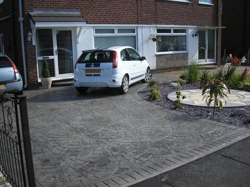 Driveway image 16
