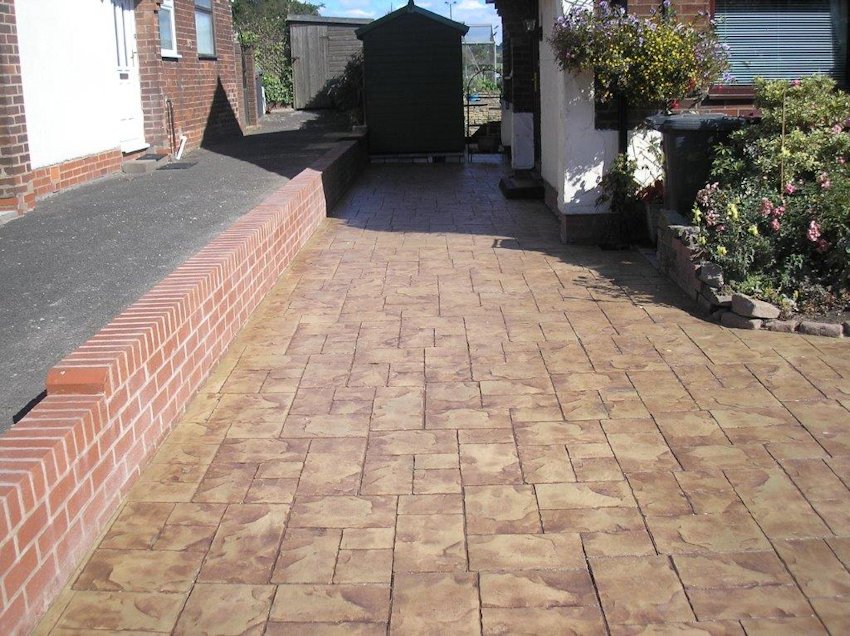 Driveway image 18