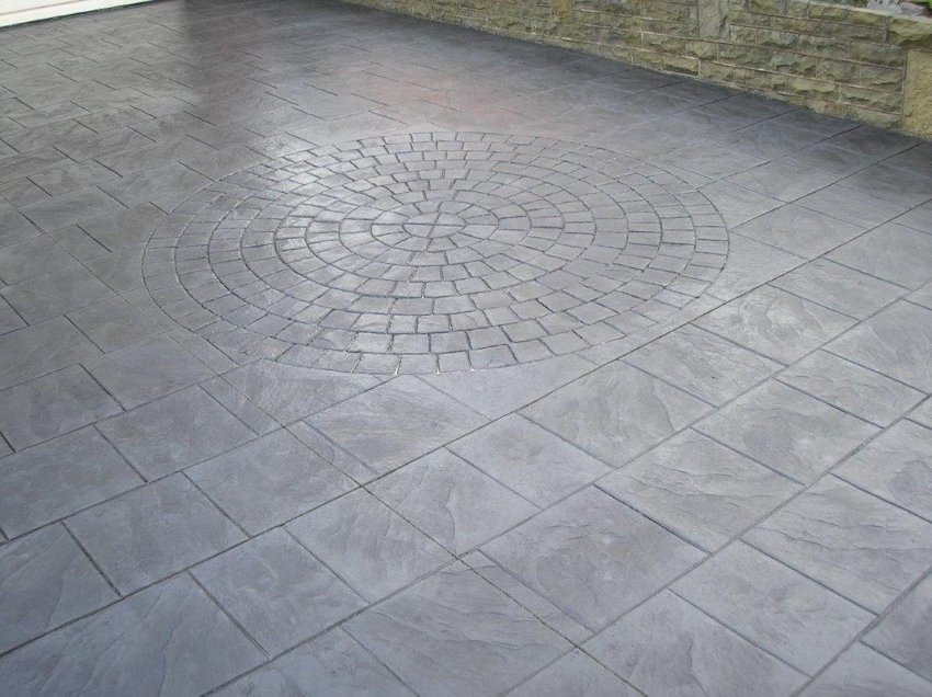 Driveway image 21