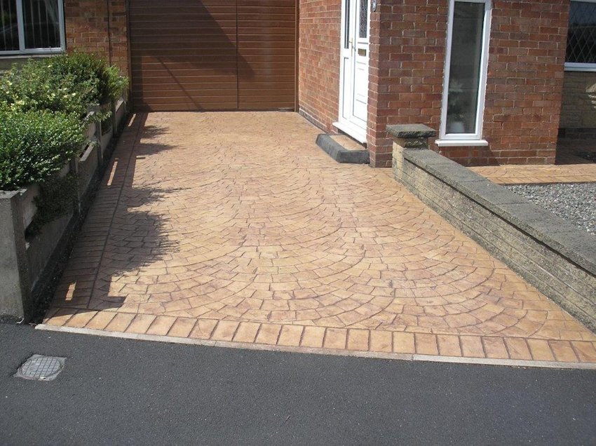 Driveway image 25