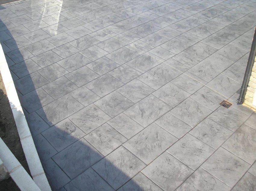 Driveway image 33