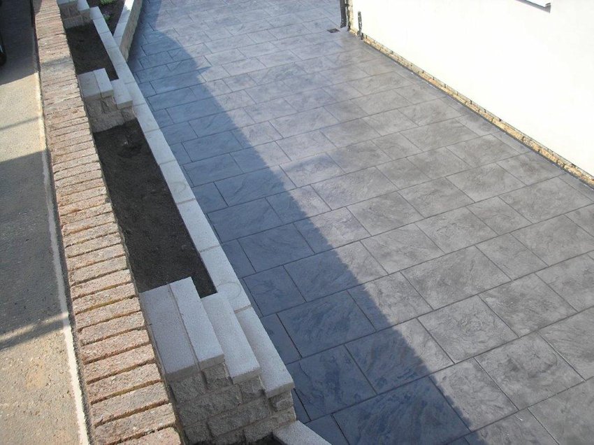 Driveway image 34