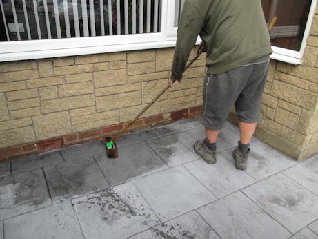 Anti-slip agent being added to sealant